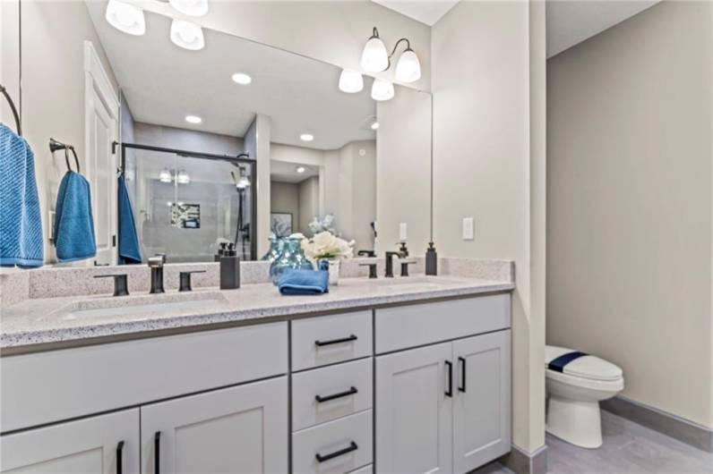 Owners Suite Bathroom 105 Anderson Station