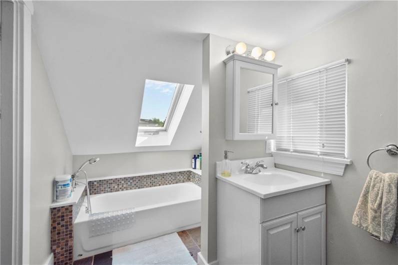 Upper Level Full Bathroom