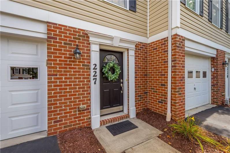 Charming entryway with fantastic curb appeal!