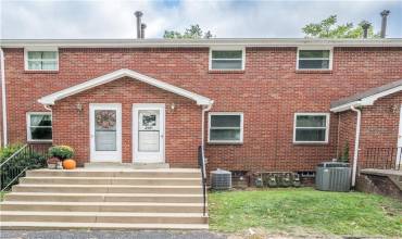 334 Moon Clinton Rd, Coraopolis, PA 15108, 2 Bedrooms Bedrooms, ,1.1 BathroomsBathrooms,Lease,For Sale,Moon Clinton Rd,1672674