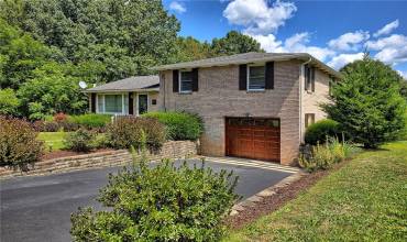 1014 Keystone Park Road, Derry, PA 15627, 3 Bedrooms Bedrooms, 8 Rooms Rooms,1.1 BathroomsBathrooms,Residential,For Sale,Keystone Park Road,1666962