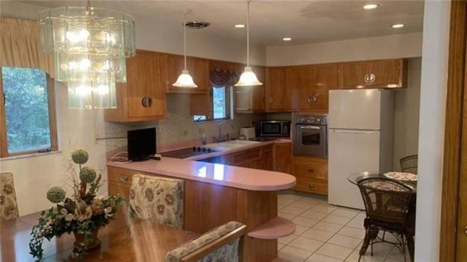 Kitchen - Very clean Cabinets in excellent shape