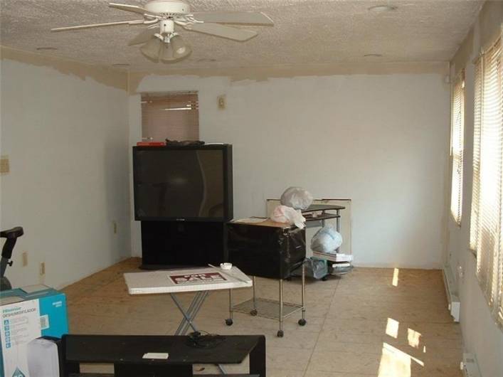 1309 Penn Ave, Pittsburgh, PA 15221, 2 Bedrooms Bedrooms, 5 Rooms Rooms,2 BathroomsBathrooms,Residential,For Sale,Penn Ave,1672821