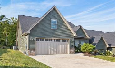 Gorgeous Newer Construction Patio Home