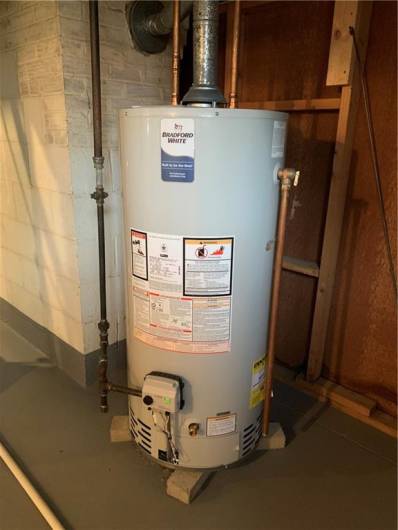 Hot water tank