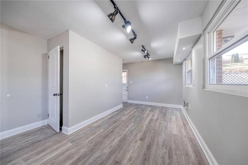 DINING ROOM, DOOR TO LOWER LEVEL. ACCENT SPOT LIGHTS. ABILITY TO PUT IN WET BAR IN DINING AREA. DINING AREA APPROX. 14'X8'.