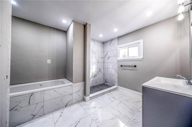 FL 2 FULL BTHRM CERAMIC TILE, SOAKER TUB, STAND UP SHOWER. APPROX. SIZE 11'X9'.