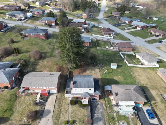 DRONE VIEW SHOWING THE HOMES AROUND 412 BELROSE AND SURROUNDING AREA.