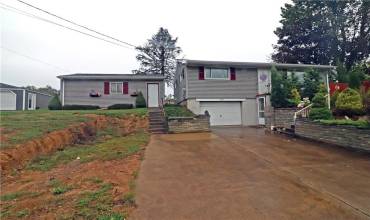 707 Finley Rd, Belle Vernon, PA 15012, 2 Bedrooms Bedrooms, 4 Rooms Rooms,1.1 BathroomsBathrooms,Residential,For Sale,Finley Rd,1673899