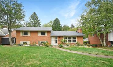 359 Mowry Dr, Pittsburgh, PA 15236, 4 Bedrooms Bedrooms, 9 Rooms Rooms,3 BathroomsBathrooms,Residential,For Sale,Mowry Dr,1674019