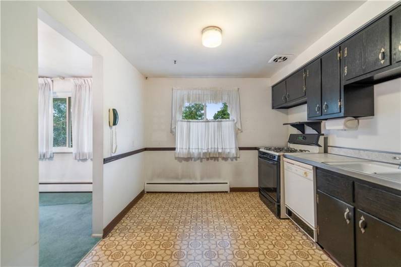 This kitchen is open to both the living room & dining room...