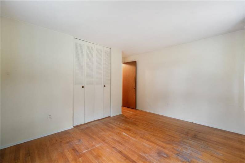 Nice closet & good natural light...