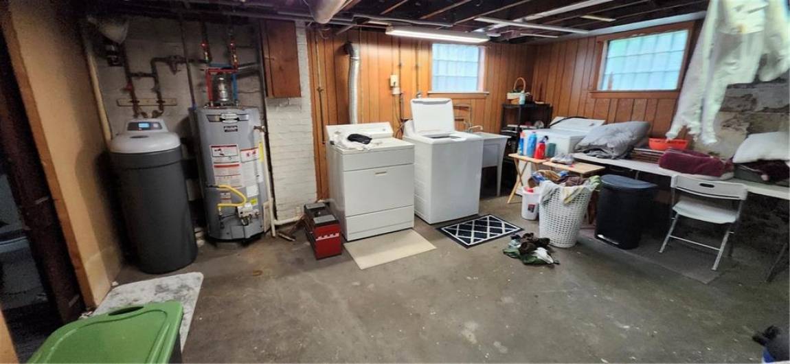 Laundry Area w/full bath