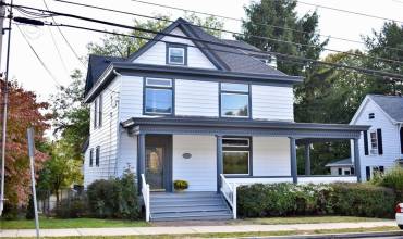 718 Pennsylvania Ave, Irwin, PA 15642, 4 Bedrooms Bedrooms, 8 Rooms Rooms,3 BathroomsBathrooms,Residential,For Sale,Pennsylvania Ave,1674816