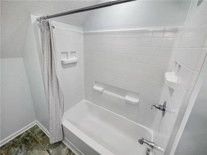 Tub/shower in the second floor bath room.