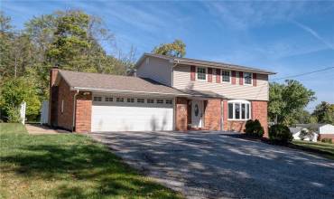 123 Evergreen Lane, Moon Township, PA 15108, 3 Bedrooms Bedrooms, ,2.1 BathroomsBathrooms,Residential,For Sale,Evergreen Lane,1674819