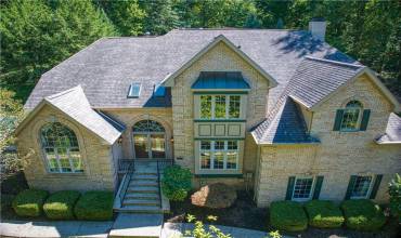 1504 Ashbury Ln, Pittsburgh, PA 15237, 5 Bedrooms Bedrooms, 12 Rooms Rooms,5.1 BathroomsBathrooms,Residential,For Sale,Ashbury Ln,1674844