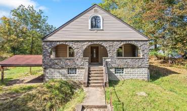 1211 Anderson Rd, Pittsburgh, PA 15209, 3 Bedrooms Bedrooms, 7 Rooms Rooms,2.1 BathroomsBathrooms,Residential,For Sale,Anderson Rd,1674845