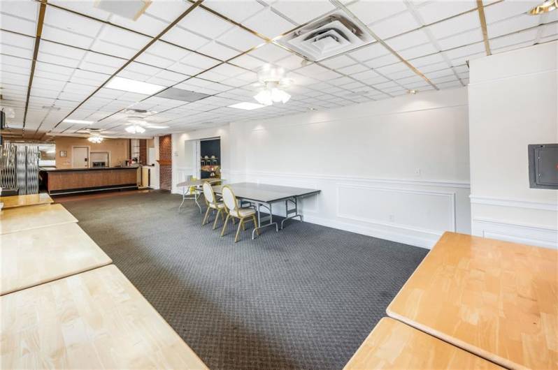 Bar & additional dining area next to main hall
