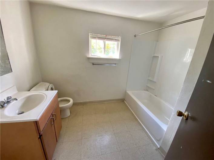 1503 Apt#1 bath