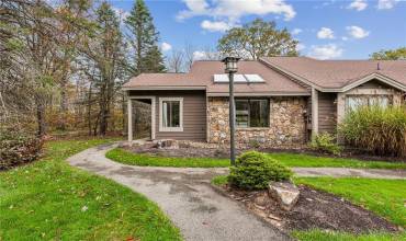 1567 Snowfield Place, Hidden Valley, PA 15502, 4 Bedrooms Bedrooms, 8 Rooms Rooms,3 BathroomsBathrooms,Residential,For Sale,Snowfield Place,1676133