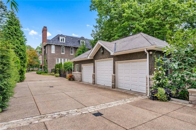 224 Thorn Street, Sewickley, PA 15143, 7 Bedrooms Bedrooms, ,4.2 BathroomsBathrooms,Residential,For Sale,Thorn Street,1676783