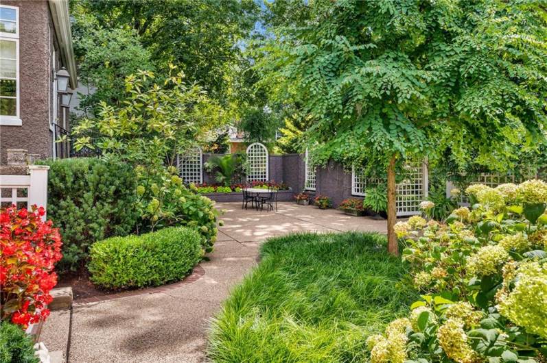 224 Thorn Street, Sewickley, PA 15143, 7 Bedrooms Bedrooms, ,4.2 BathroomsBathrooms,Residential,For Sale,Thorn Street,1676783