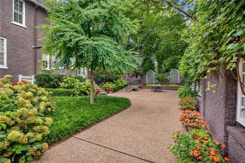 224 Thorn Street, Sewickley, PA 15143, 7 Bedrooms Bedrooms, ,4.2 BathroomsBathrooms,Residential,For Sale,Thorn Street,1676783