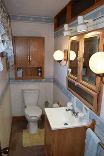 Master En Suite (half Bath)