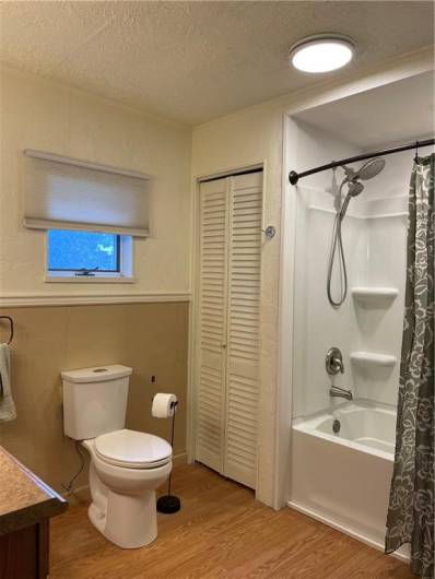 Full upstairs bathroom