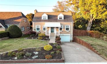 908 Davis Ave, Pittsburgh, PA 15212, 2 Bedrooms Bedrooms, ,1.1 BathroomsBathrooms,Residential,For Sale,Davis Ave,1677254