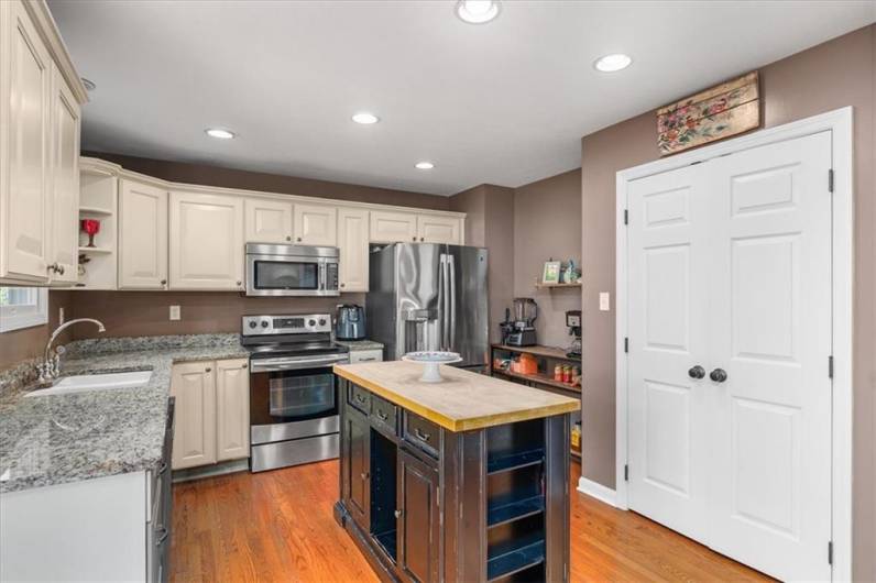 Granite countertops, stainless steel appliances and large pantry.