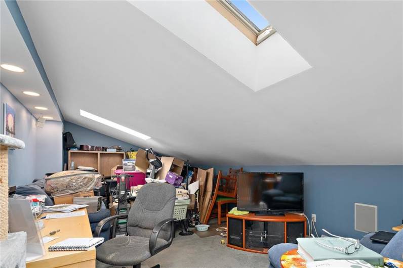 827 Galey Blvd, Beaver, PA 15009, 5 Bedrooms Bedrooms, ,5.1 BathroomsBathrooms,Residential,For Sale,Galey Blvd,1677503