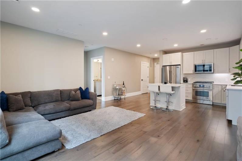 350 Oliver Ave, Pittsburgh, PA 15222, 2 Bedrooms Bedrooms, 6 Rooms Rooms,2 BathroomsBathrooms,Residential,For Sale,Oliver Ave,1677752