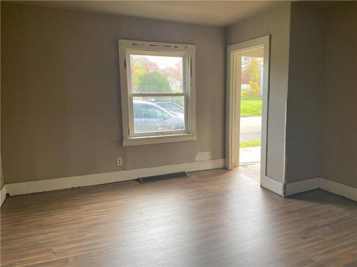 LIVING ROOM IN HOUSE