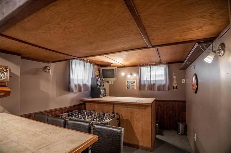 Bar area in basement for the perfect man cave