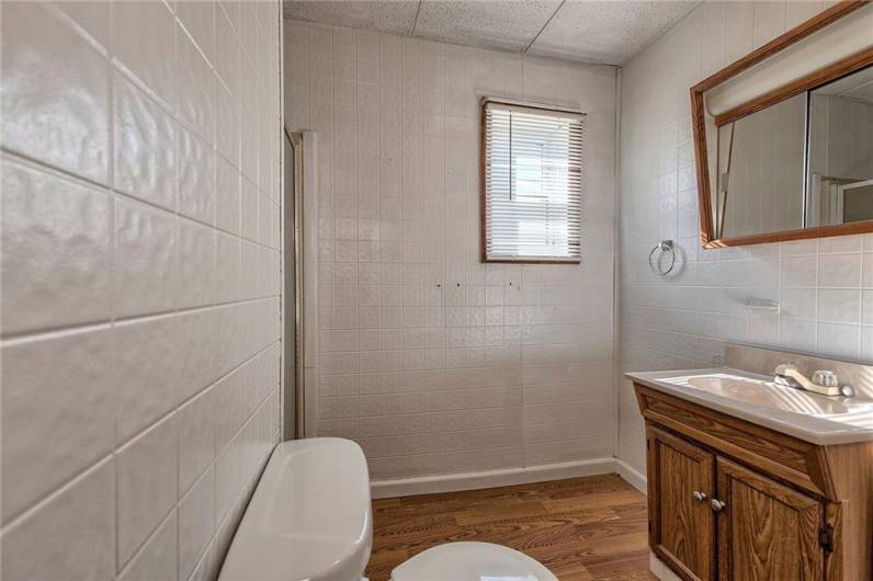 The bathroom of the one bedroom.