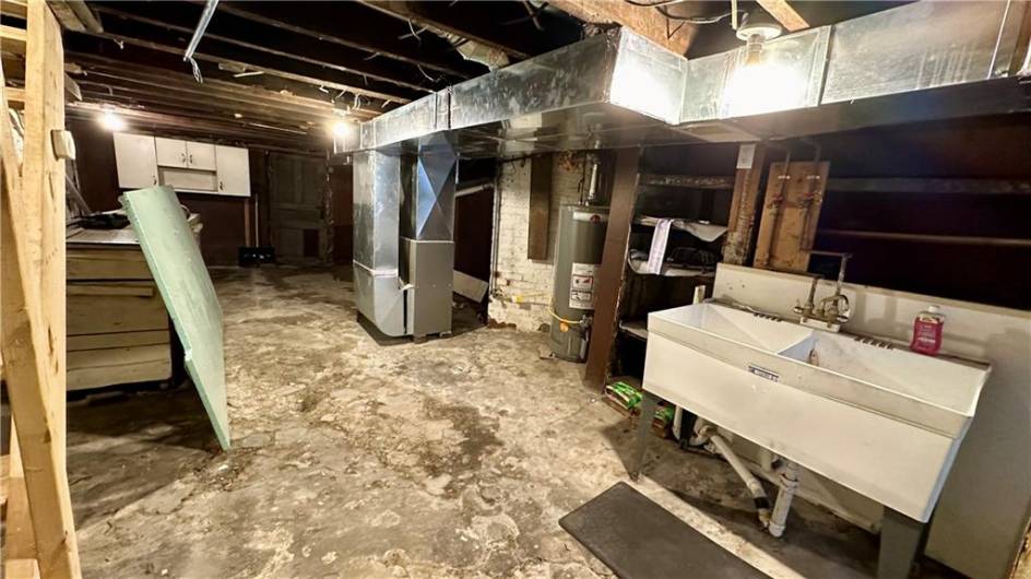 513 Basement w/ Laundry