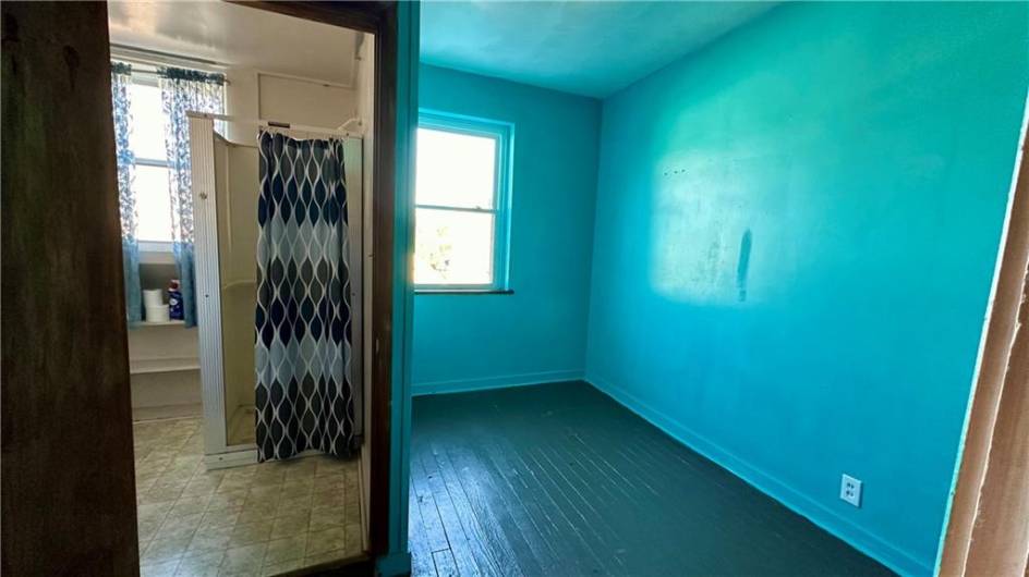 513A 2nd Floor Bonus/Bedroom with Full Bath