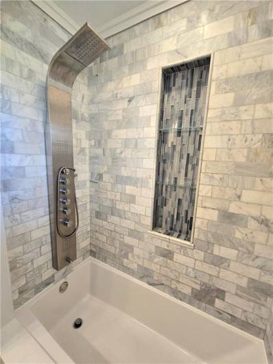 Main Floor Tub/Shower Combo