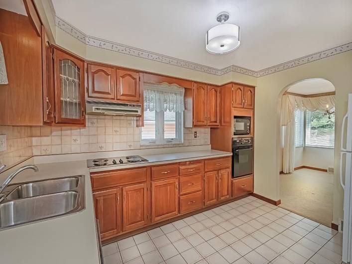 You will enjoy preparing meals in this kitchen, even room for helpers too! Plenty of cabinet space for all your dishes and kitchen accessories.