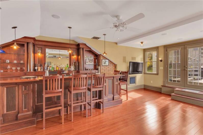 For the teetotalers-remove the bar to transform this floor to a breathtaking secluded en-suite!