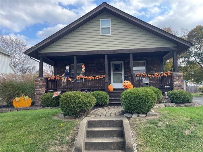 BEAUTIFUL CURB APPEAL