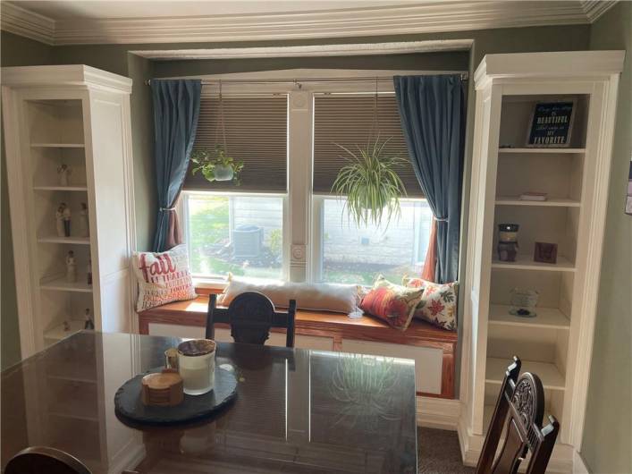 WINDOW SEAT & BUILT-IN SHELVES