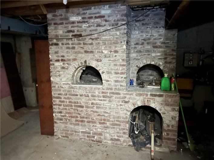 Wood fired pizza oven