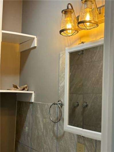 Bathroom shelving