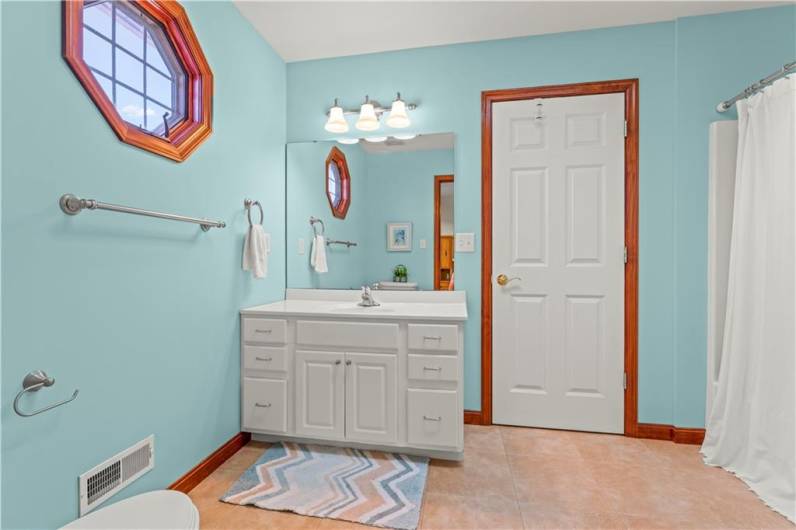 Jack and Jill Bathroom for Upper Master Bedroom and Bedroom (3)