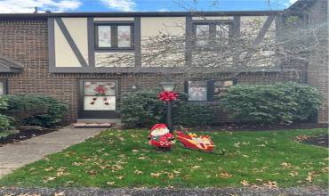 WELCOME TO 302 OLDE INGOMAR COURT~ARE YOU READY FOR A NEW HOME FOR THE HOLIDAYS?