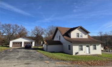 1113 Charlon St, Butler, PA 16001, 3 Bedrooms Bedrooms, 9 Rooms Rooms,1 BathroomBathrooms,Residential,For Sale,Charlon St,1680059