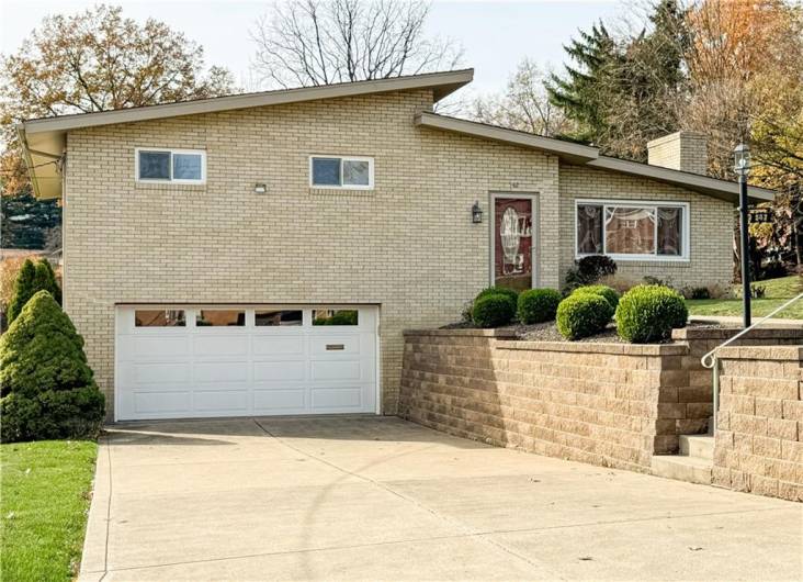 Beautifully maintained multi-level home!